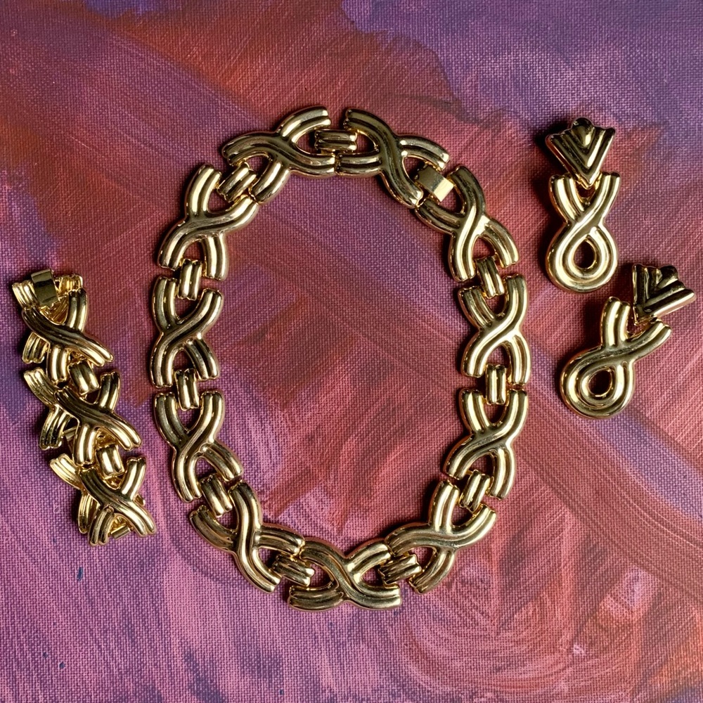Vintage AVON Bold romance jewelry set gold